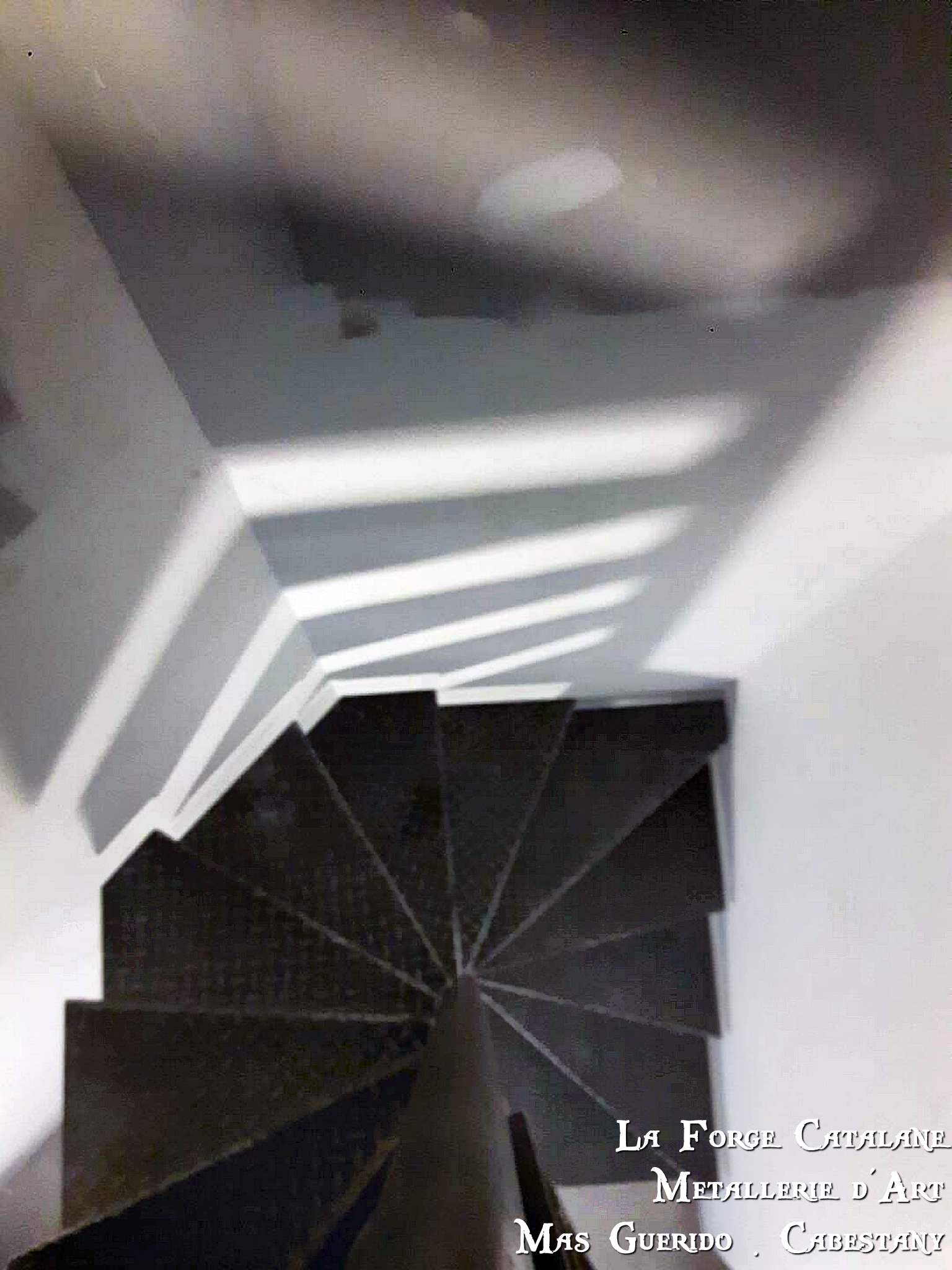 Escalier Helicoidal marches fer 14 forge catalane.jpg